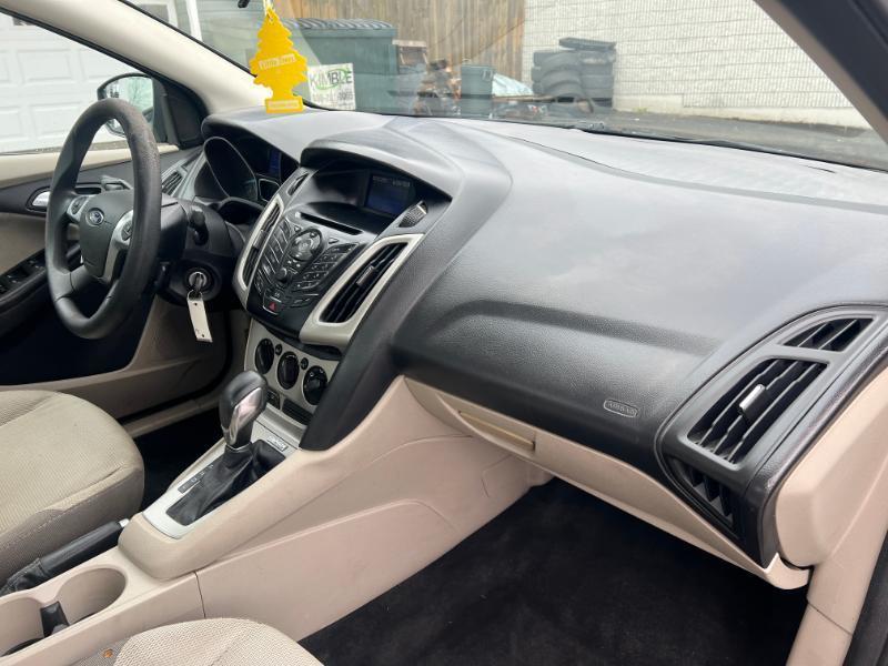 Ford Focus SE Sedan 2013