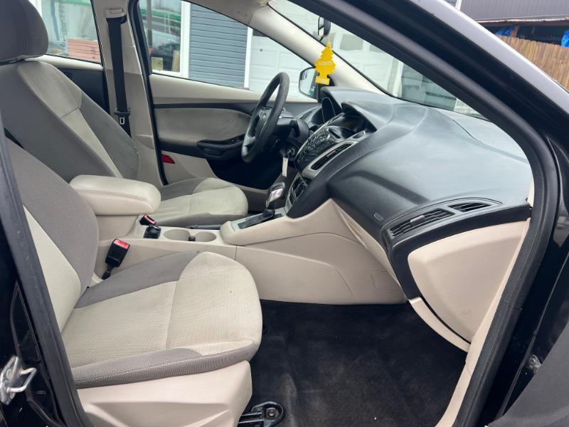 Ford Focus SE Sedan 2013