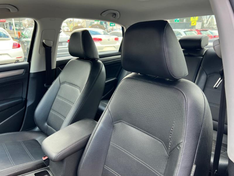 Volkswagen Passat 1.8T Wolfsburg AT 2014