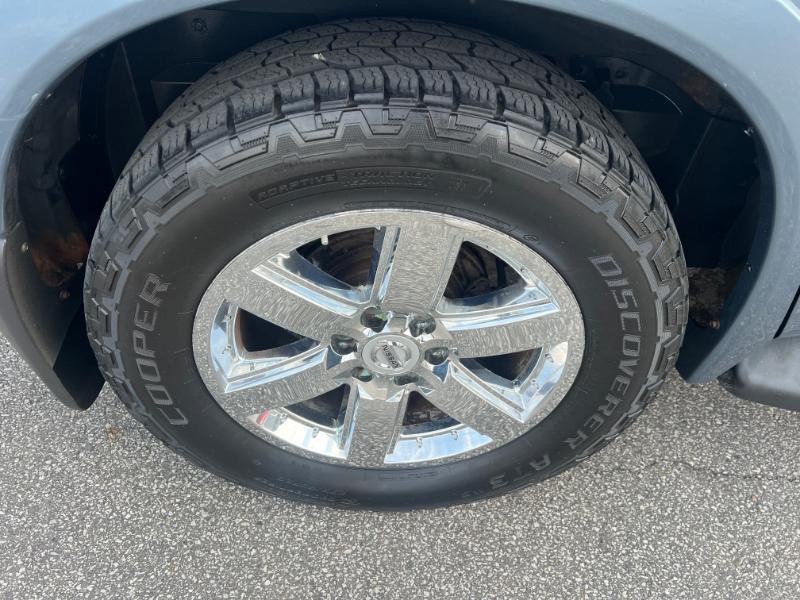 Nissan Armada Platinum 4WD 2011