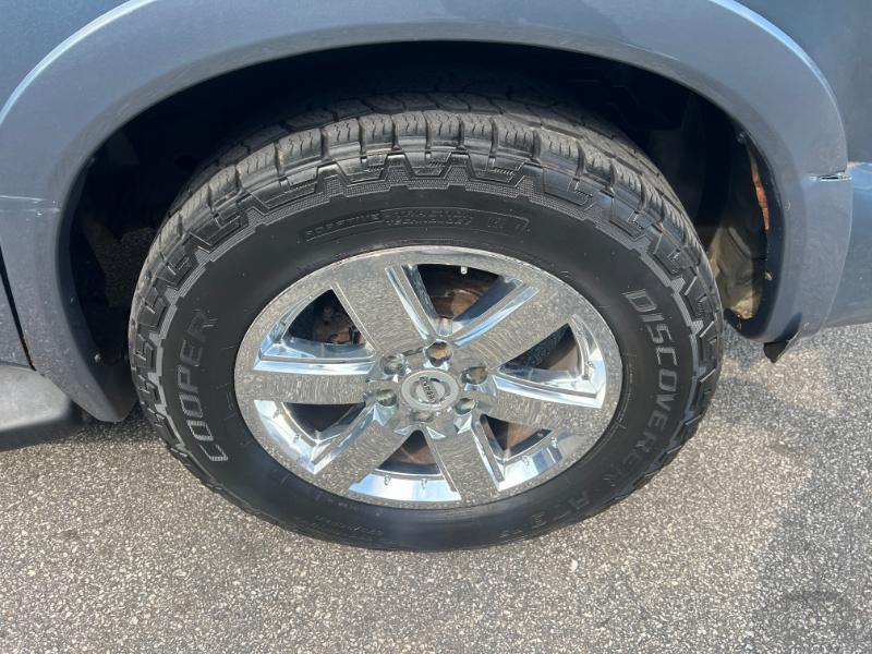 Nissan Armada Platinum 4WD 2011