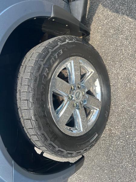 Nissan Armada Platinum 4WD 2011