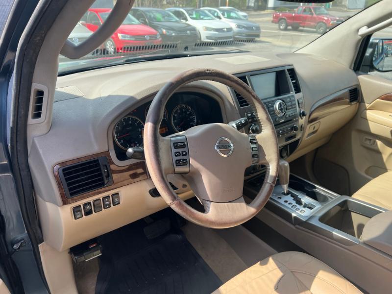 Nissan Armada Platinum 4WD 2011
