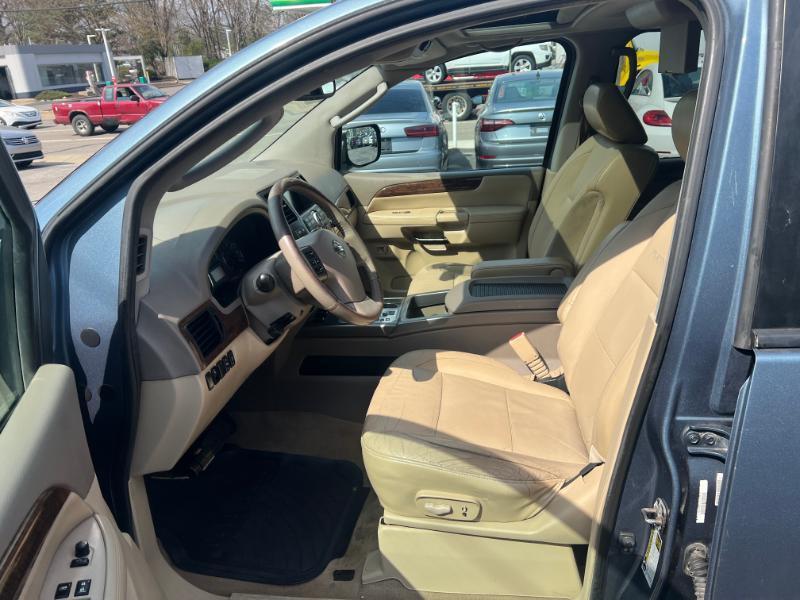 Nissan Armada Platinum 4WD 2011