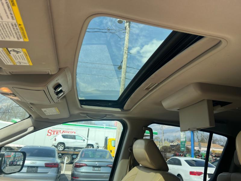 Nissan Armada Platinum 4WD 2011