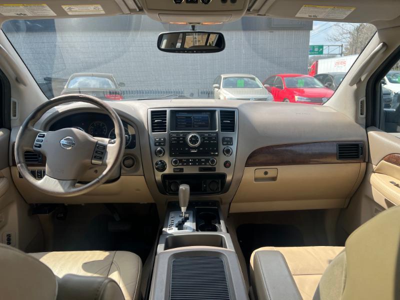 Nissan Armada Platinum 4WD 2011