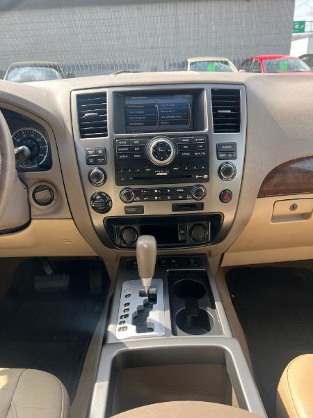 Nissan Armada Platinum 4WD 2011