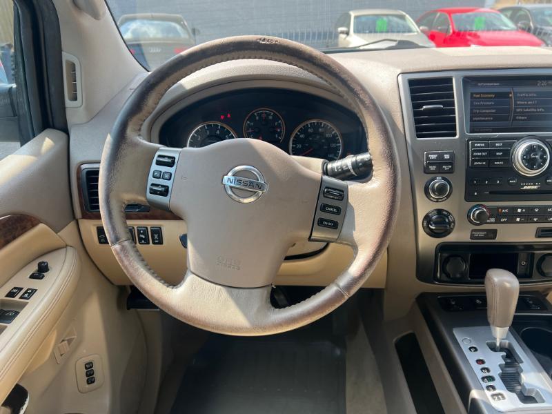 Nissan Armada Platinum 4WD 2011