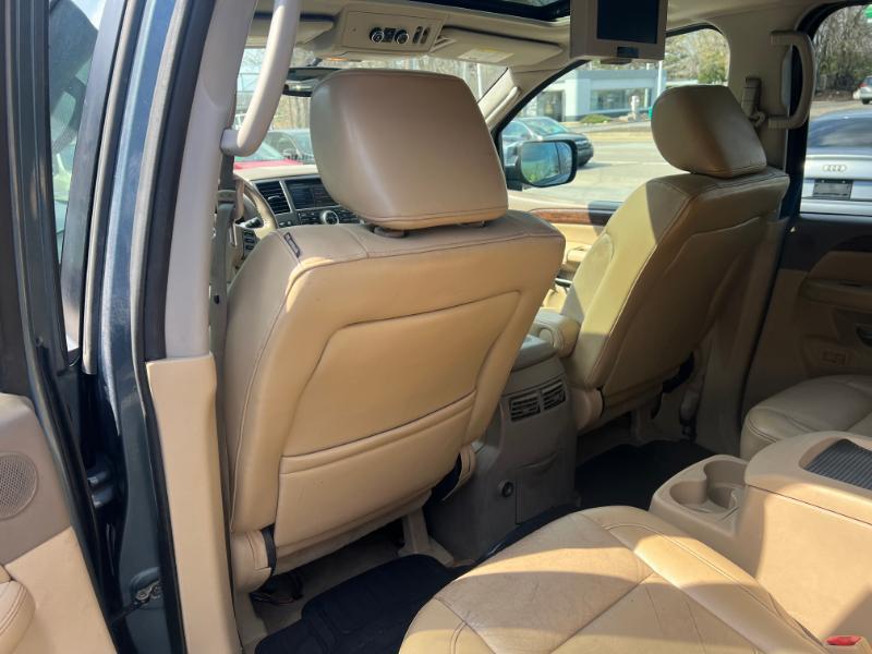 Nissan Armada Platinum 4WD 2011