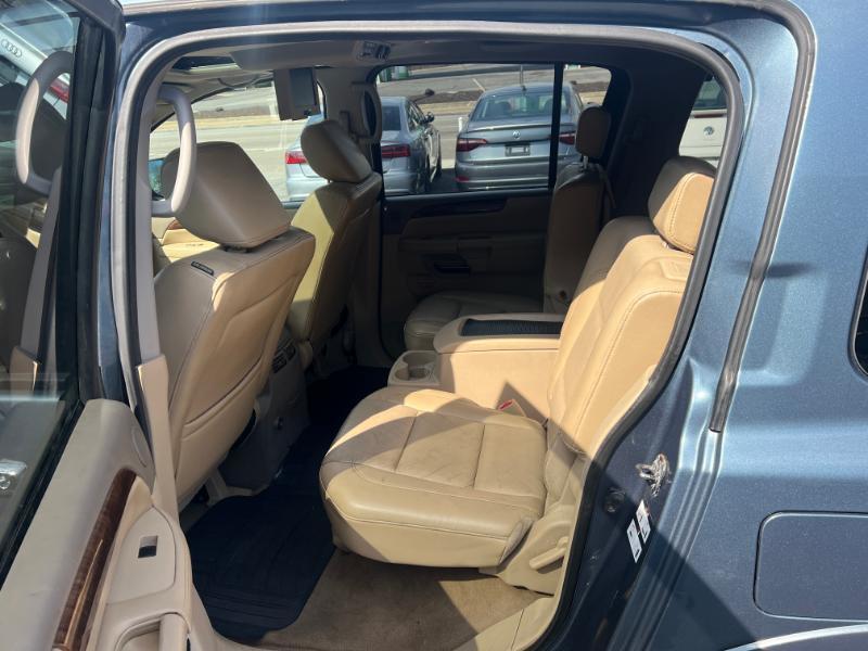 Nissan Armada Platinum 4WD 2011