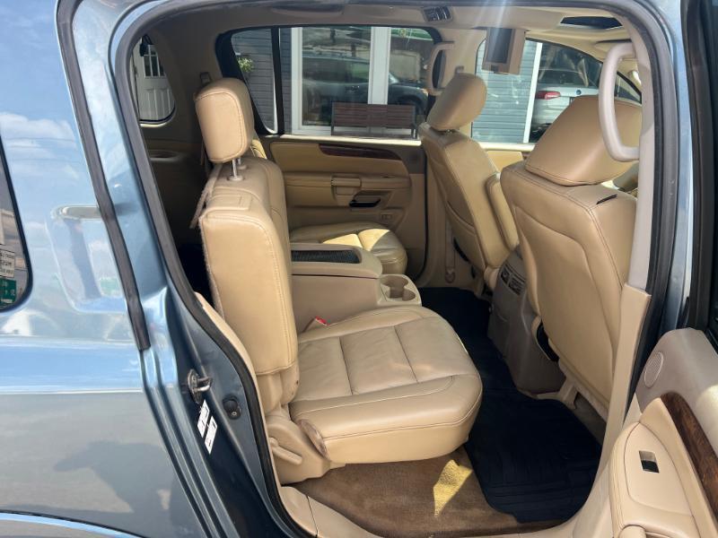 Nissan Armada Platinum 4WD 2011