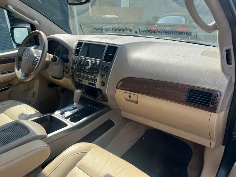 Nissan Armada Platinum 4WD 2011