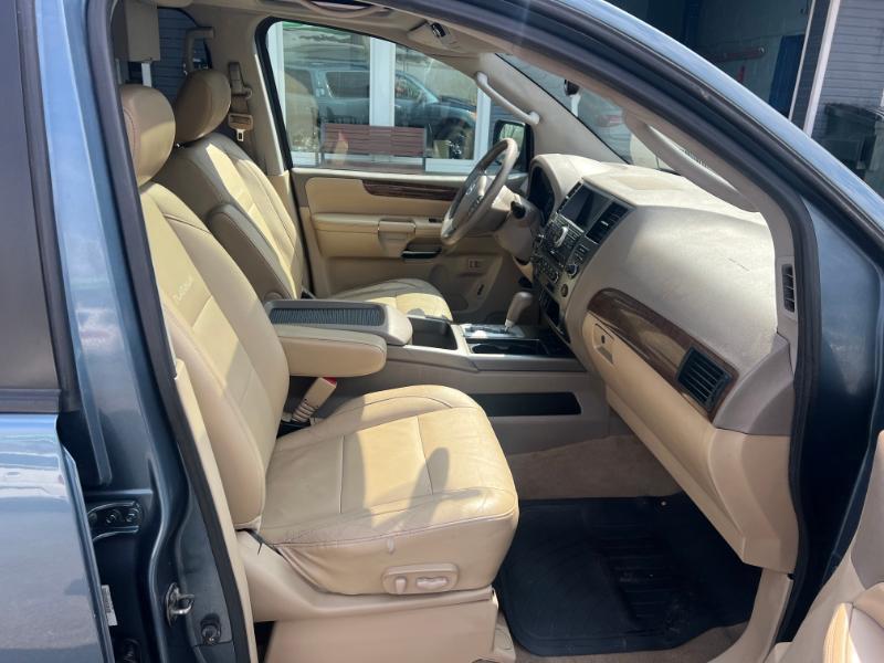 Nissan Armada Platinum 4WD 2011