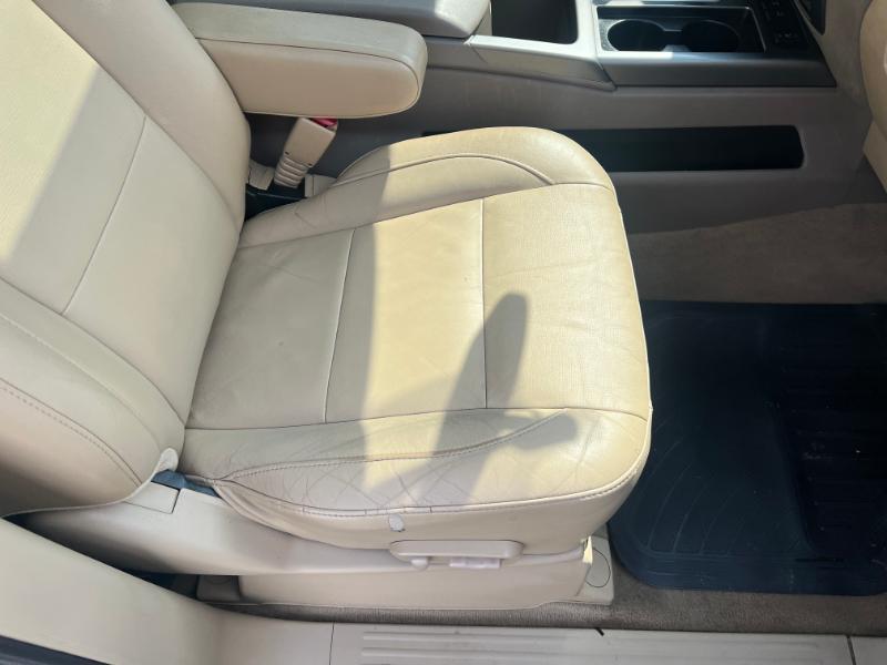 Nissan Armada Platinum 4WD 2011