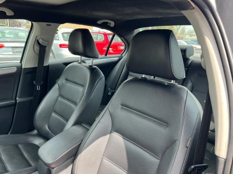 Volkswagen Jetta 1.4T SE 6A 2017