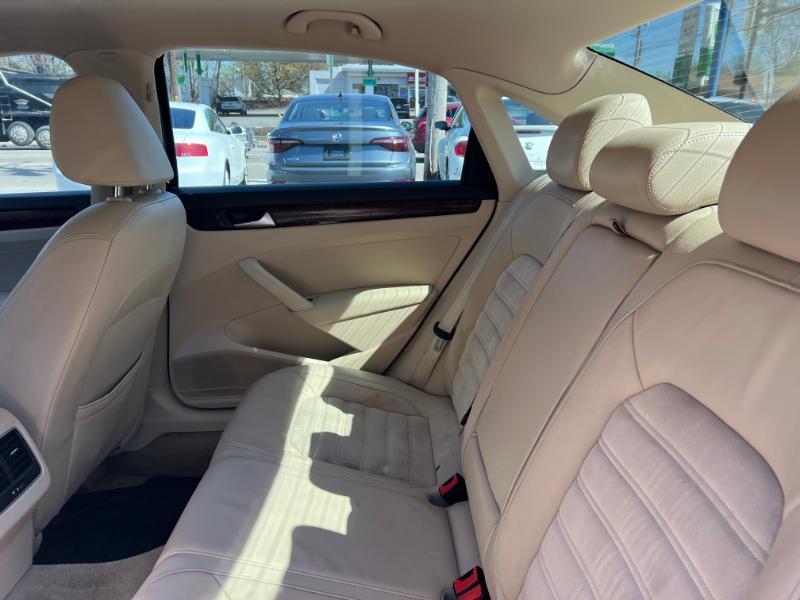 Volkswagen Passat 2.0L TDI SEL Premium 2013