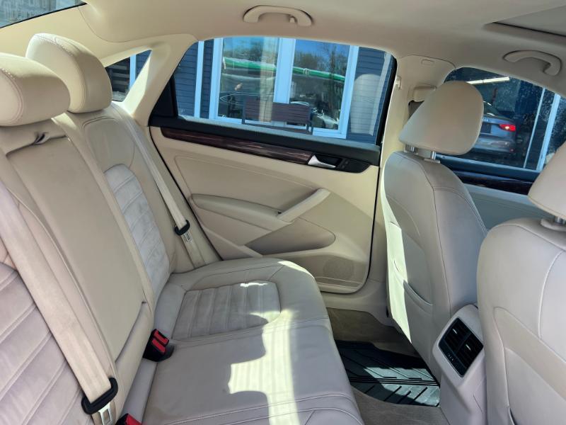 Volkswagen Passat 2.0L TDI SEL Premium 2013