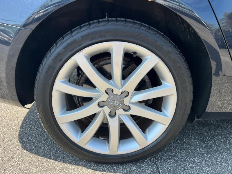 Audi A4 2.0T Premium Sedan quattro Manual 2013