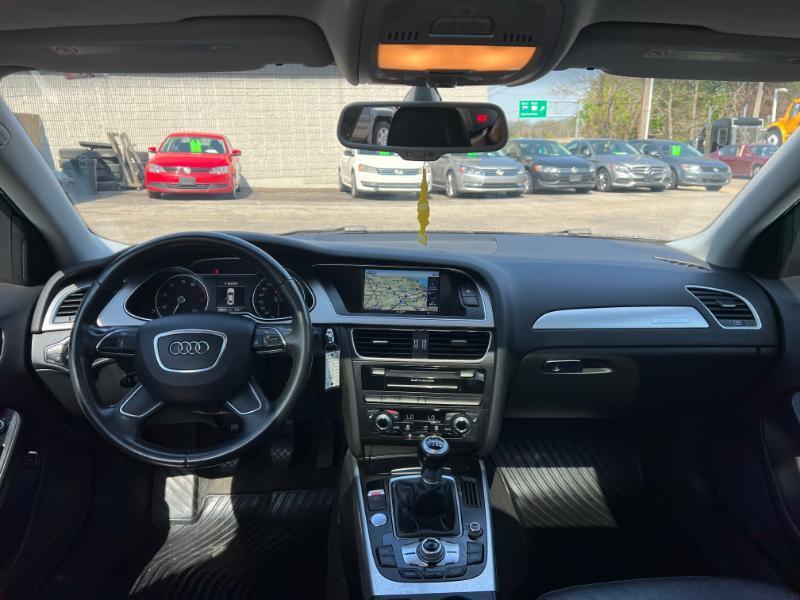 Audi A4 2.0T Premium Sedan quattro Manual 2013