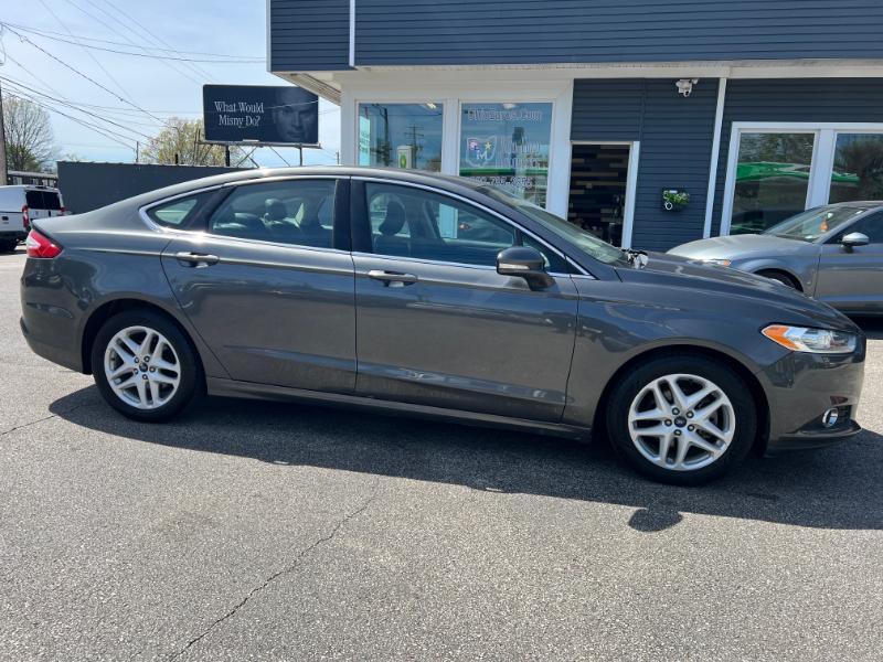 Ford Fusion SE 2016