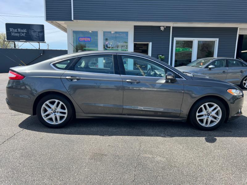 Ford Fusion SE 2016