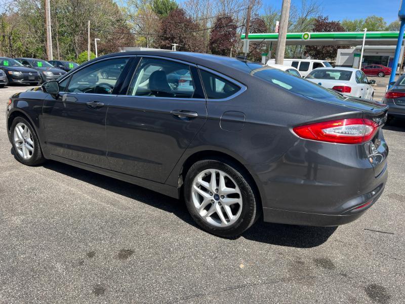 Ford Fusion SE 2016