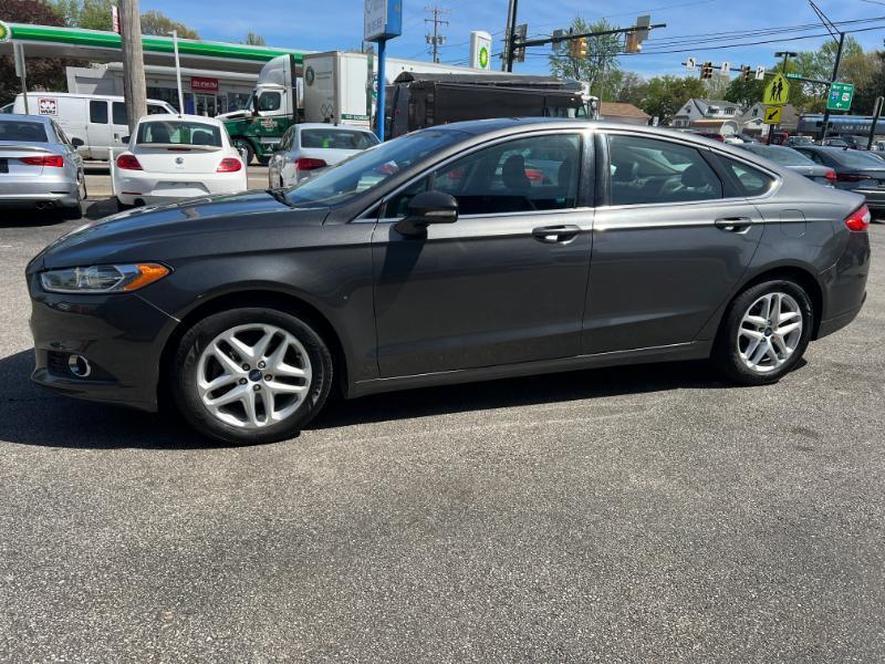 Ford Fusion SE 2016