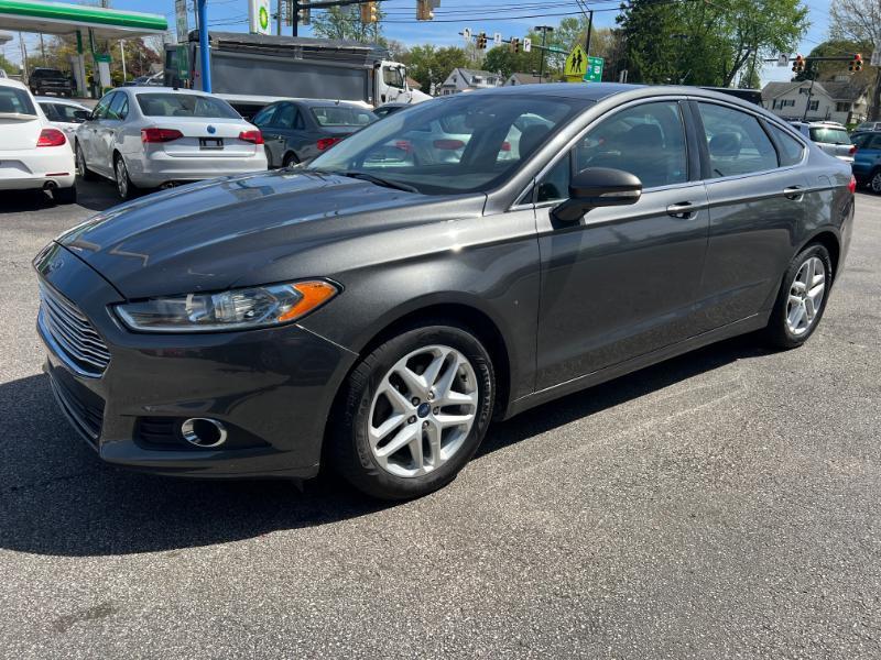 Ford Fusion SE 2016