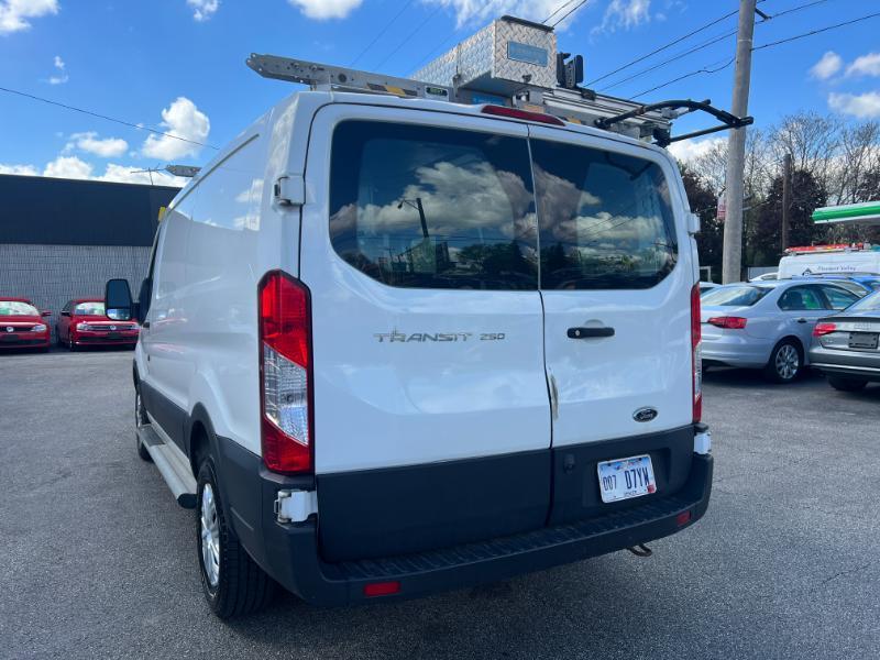 Ford Transit 250 Van Low Roof w/Sliding Pass. 130-in. WB 2019