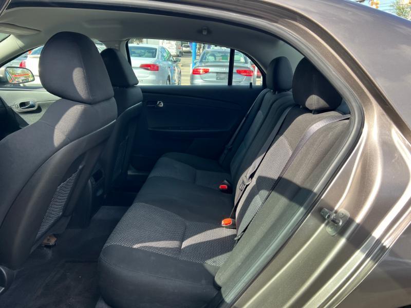 Chevrolet Malibu 1LT 2011