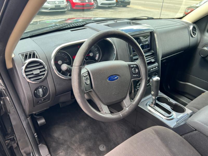 Ford Explorer XLT 4.0L 4WD 2010