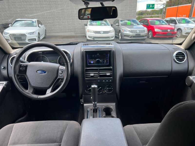 Ford Explorer XLT 4.0L 4WD 2010