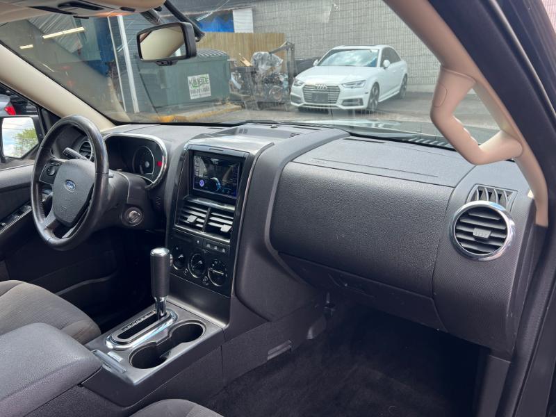 Ford Explorer XLT 4.0L 4WD 2010