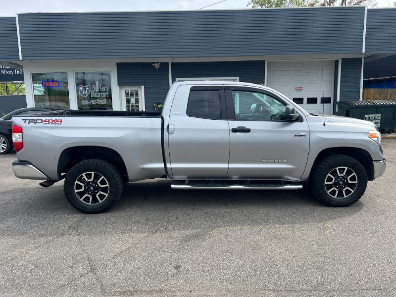 Toyota Tundra SR5 5.7L V8 Double Cab 4WD 2016