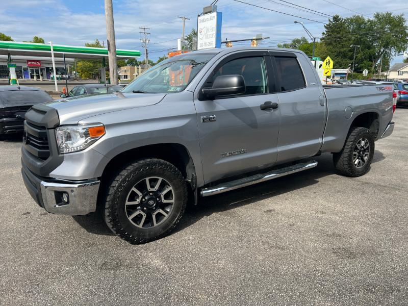 Toyota Tundra SR5 5.7L V8 Double Cab 4WD 2016