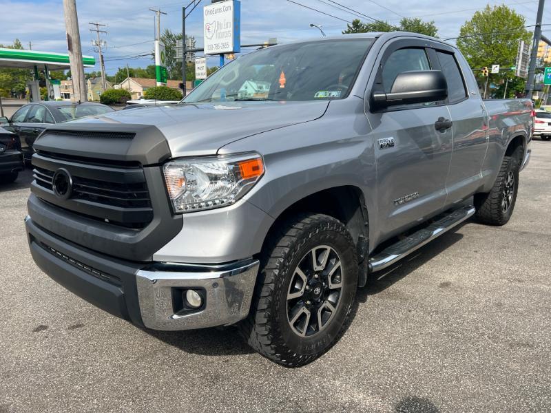 Toyota Tundra SR5 5.7L V8 Double Cab 4WD 2016