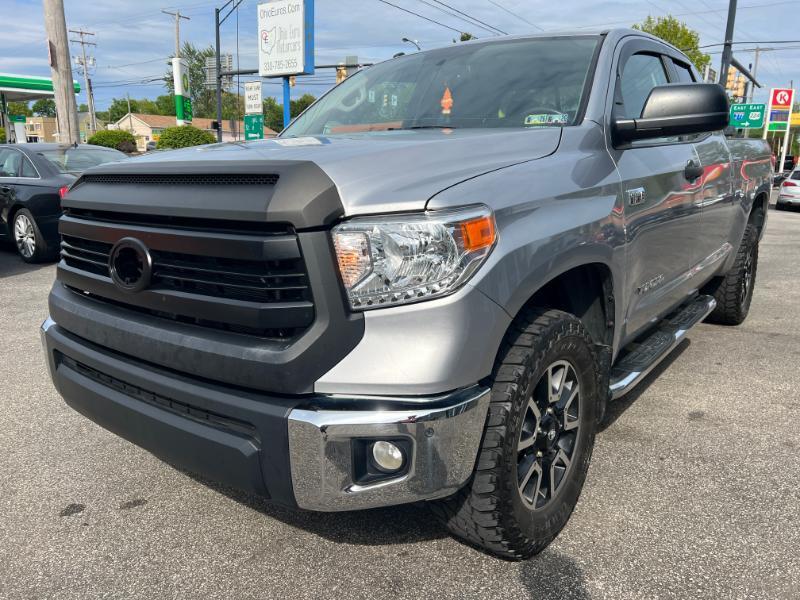 Toyota Tundra SR5 5.7L V8 Double Cab 4WD 2016