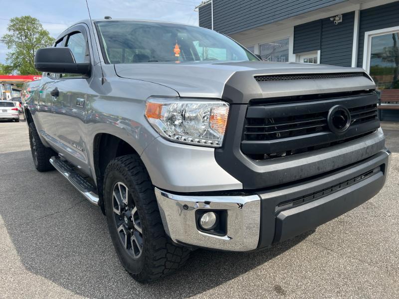 Toyota Tundra SR5 5.7L V8 Double Cab 4WD 2016