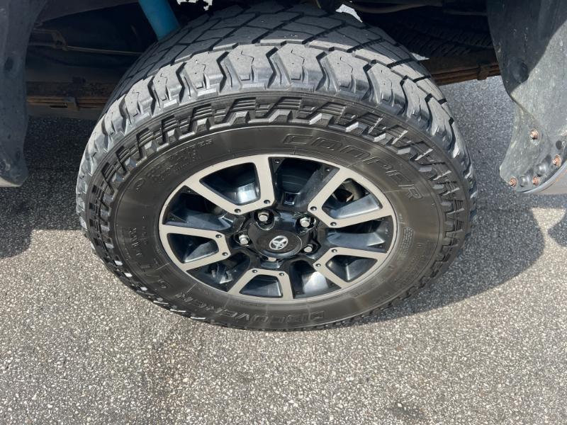 Toyota Tundra SR5 5.7L V8 Double Cab 4WD 2016
