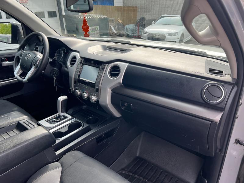 Toyota Tundra SR5 5.7L V8 Double Cab 4WD 2016