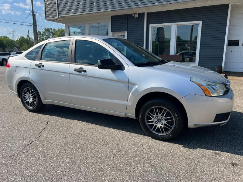 Ford Focus SE Sedan 2010