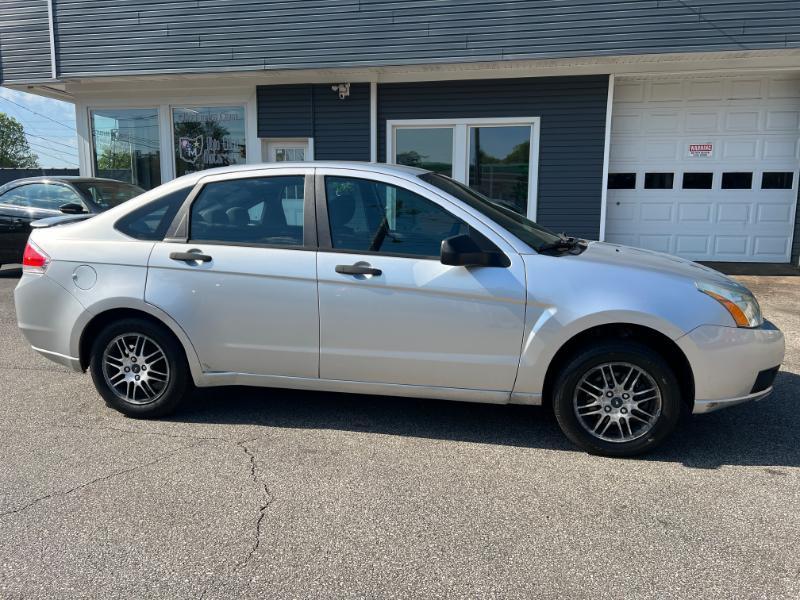 Ford Focus SE Sedan 2010