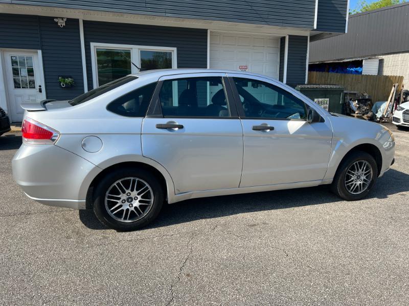 Ford Focus SE Sedan 2010