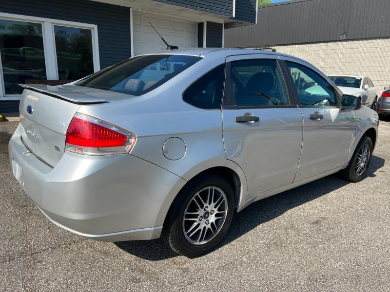 Ford Focus SE Sedan 2010