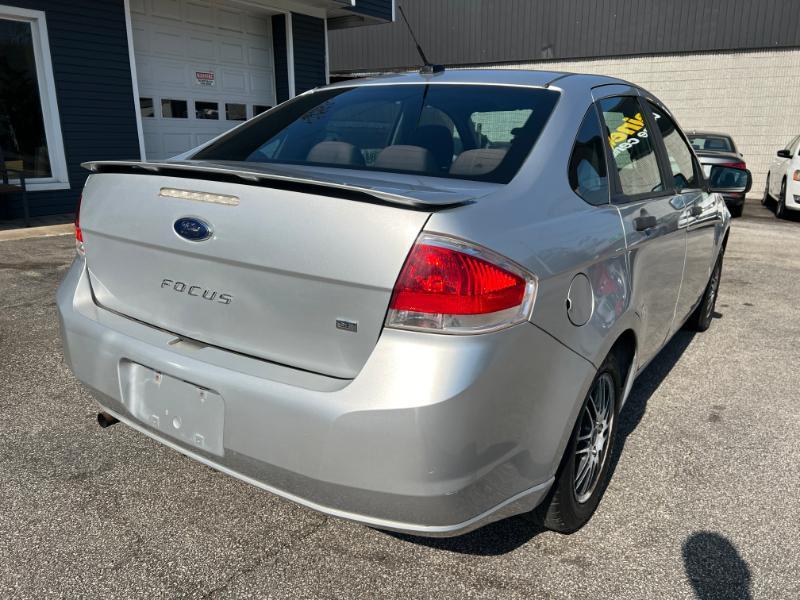 Ford Focus SE Sedan 2010