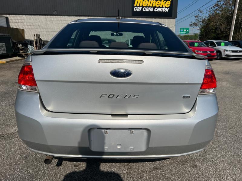 Ford Focus SE Sedan 2010