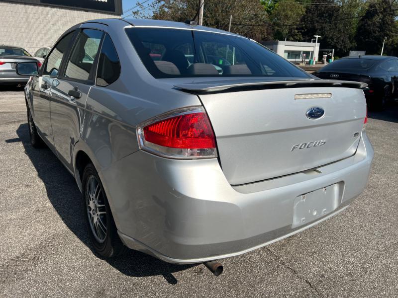 Ford Focus SE Sedan 2010