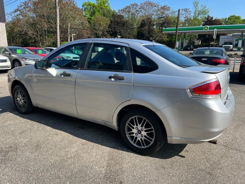 Ford Focus SE Sedan 2010