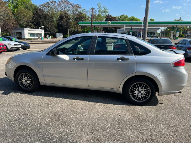 Ford Focus SE Sedan 2010