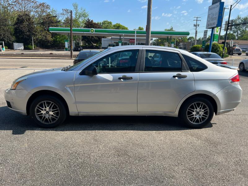 Ford Focus SE Sedan 2010